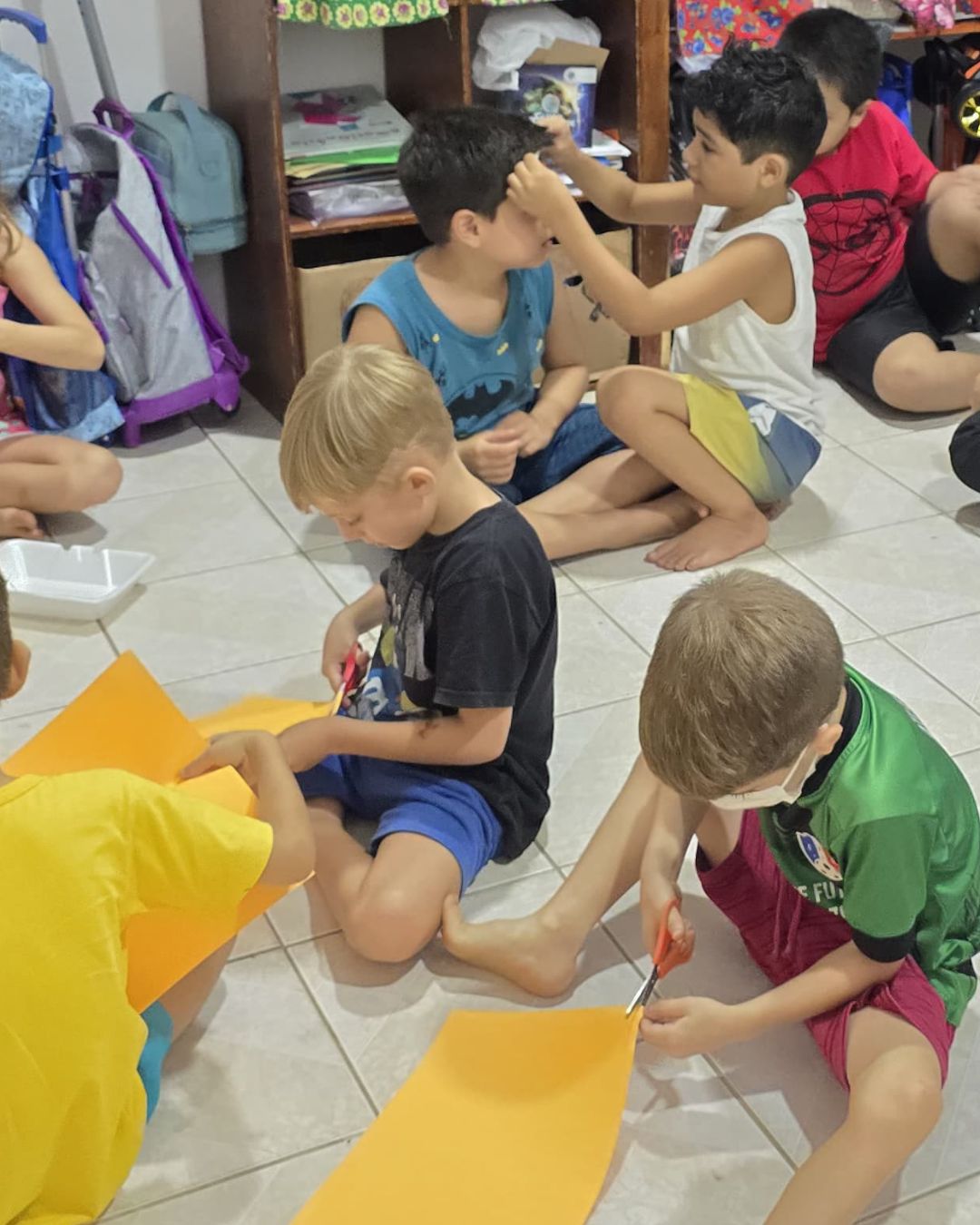 Pintando papel amarelo